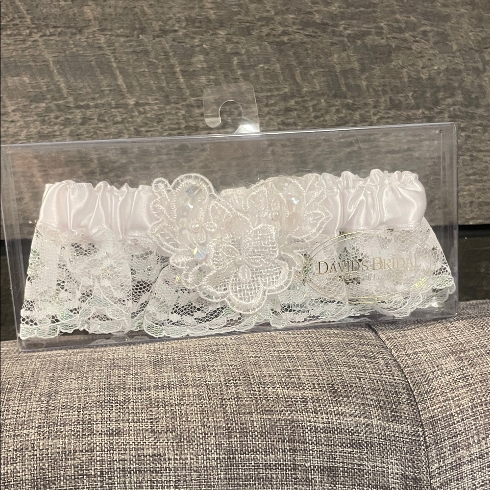David’s Bridal Garter-NIB